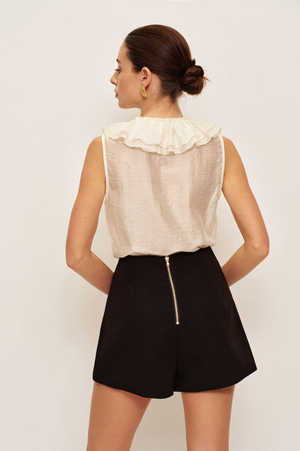 Saint Margeurite High-Waist Button Tailored Shorts